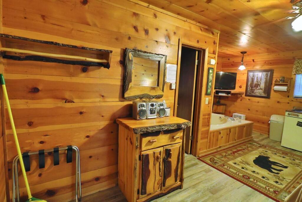 Alpine Mountain Sweetheart Cabin Jacuzzi #8 Helen Luaran gambar